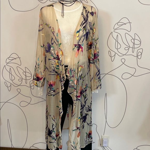 the good line Tops - Floral Print Sheer Kimono With Roll tab Sleeves size M